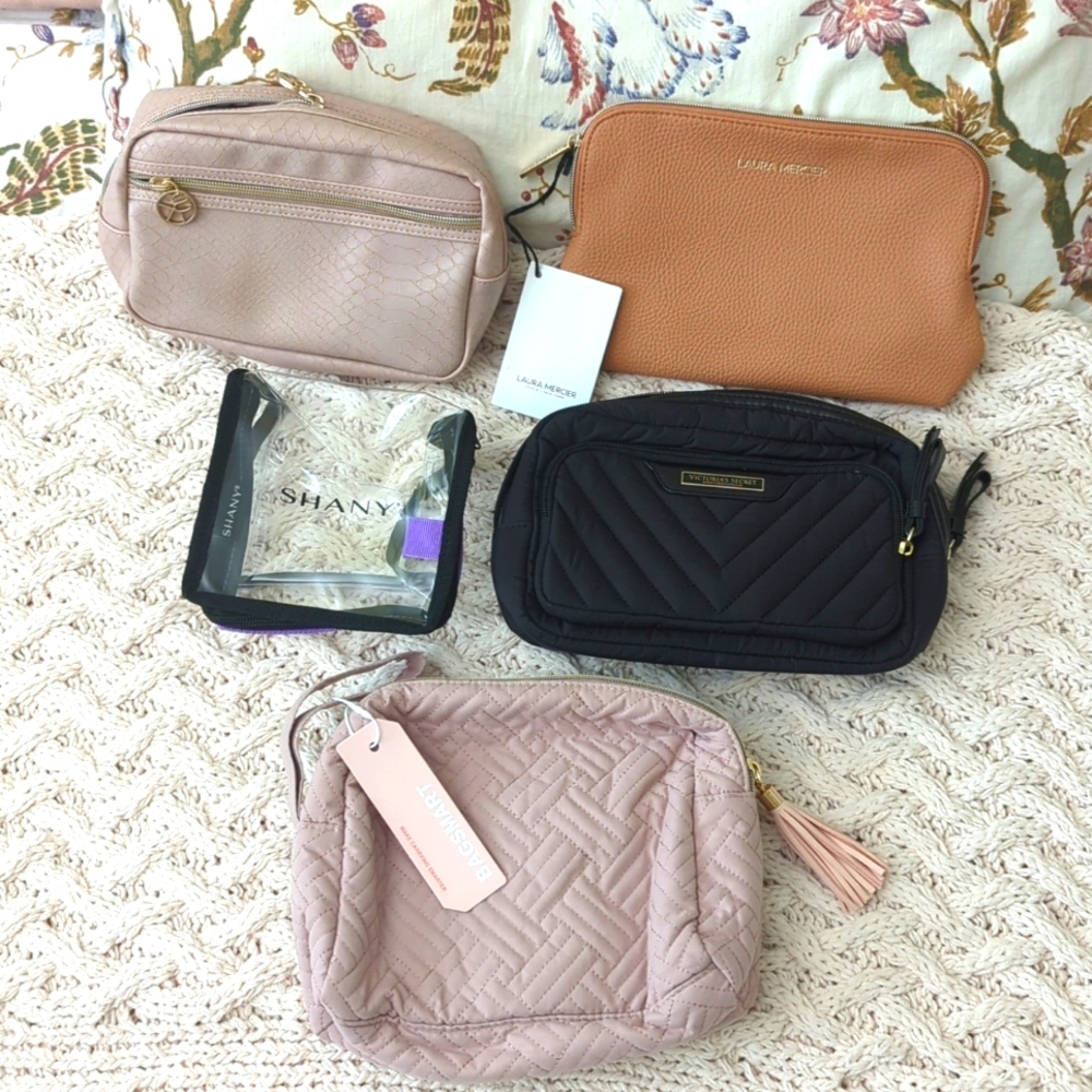 TOILETRY BAGS (5)
